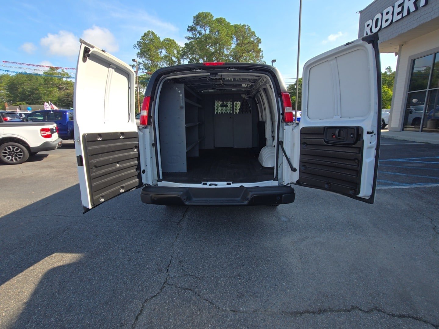 Used 2022 Chevrolet Express 2500 w/ Driver Convenience Package RWD image 10