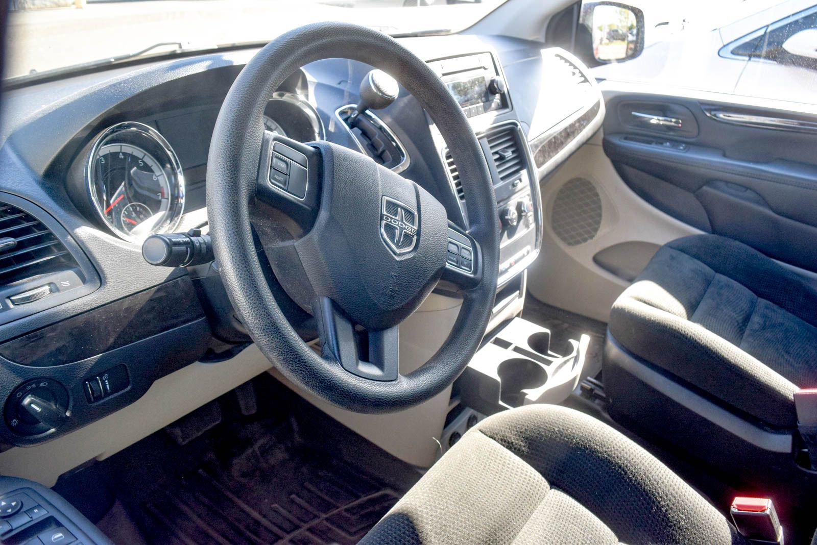 Used 2016 Dodge Grand Caravan American Value Package FWD image 10