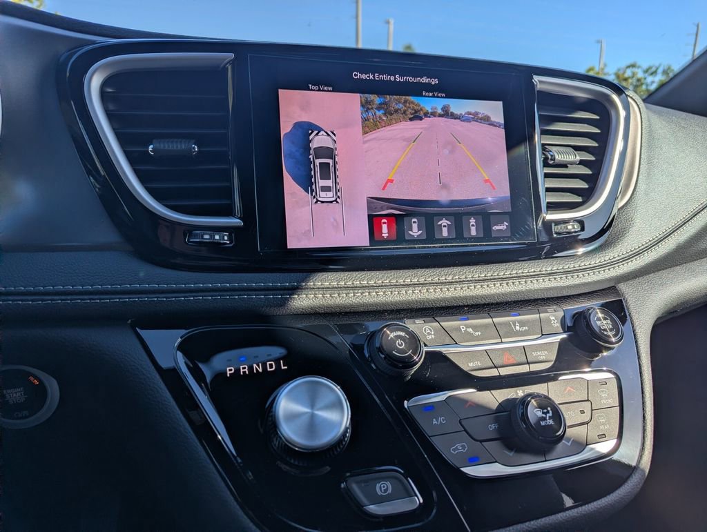 New 2026 Chrysler Pacifica Select image 21