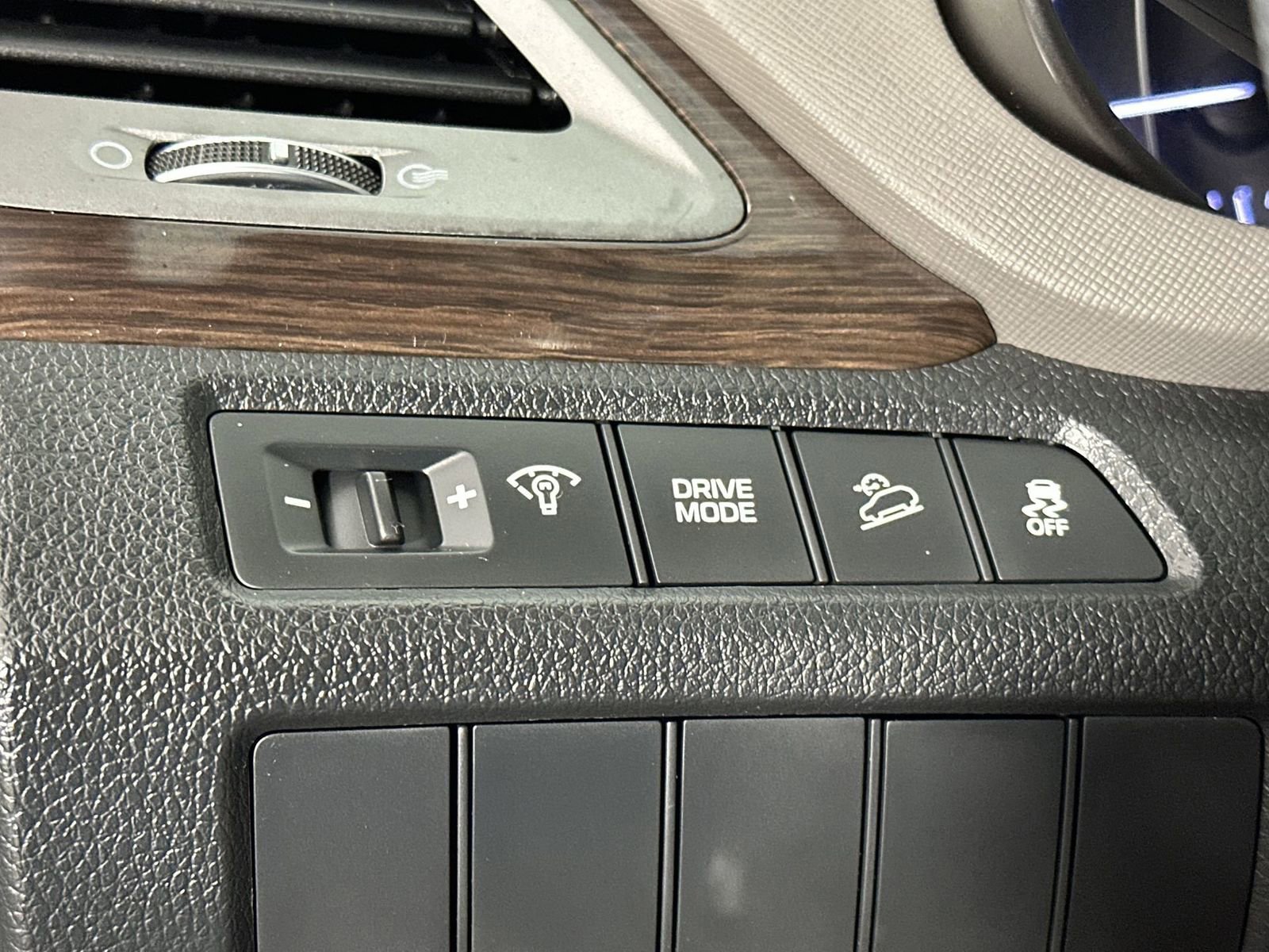 Used 2019 Hyundai Santa Fe XL SE image 27