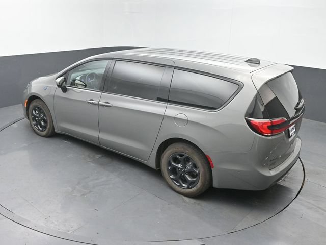 Used 2023 Chrysler Pacifica Touring-L w/ S Appearance Package FWD image 35