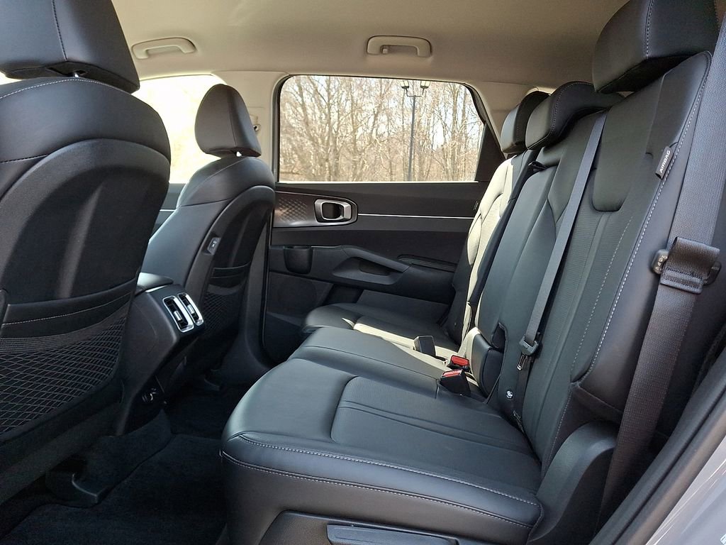 Certified 2025 Kia Sorento S image 11