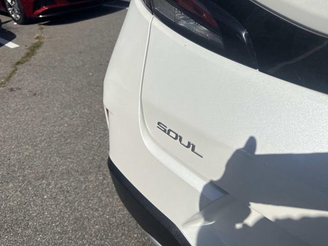 Used 2023 Kia Soul LX image 6