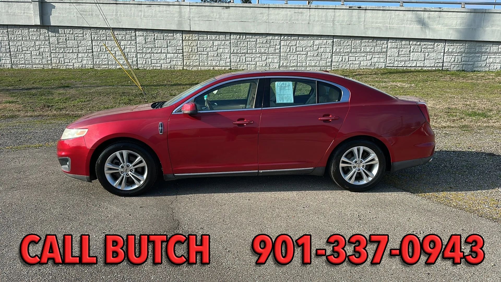 Used 2010 Lincoln MKS image 1