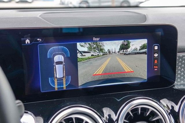 Used 2024 Mercedes-Benz EQB 300 4MATIC image 23