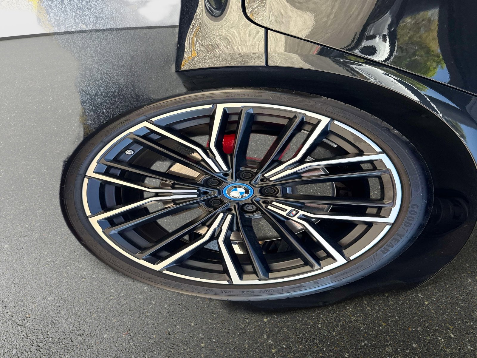 Used 2023 BMW 530e w/ M Sport Package image 14