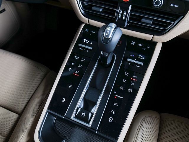 New 2026 Porsche Macan image 17