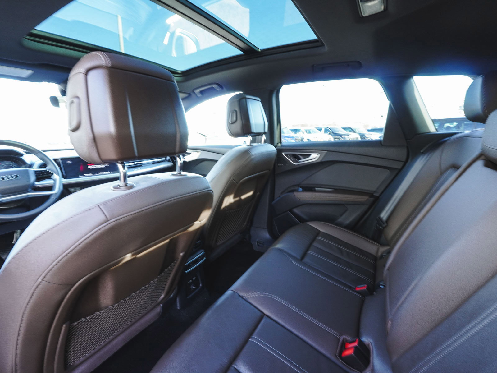 Used 2025 Audi Q4 e-tron Premium Plus image 31