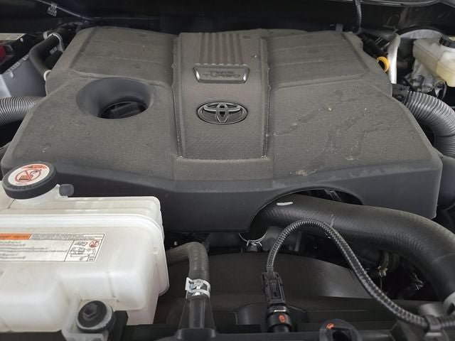 Used 2025 Toyota Tundra Limited AWD/4WD image 23