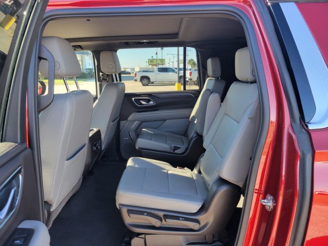 Used 2021 Chevrolet Suburban LT w/ LT Signature Package image 28