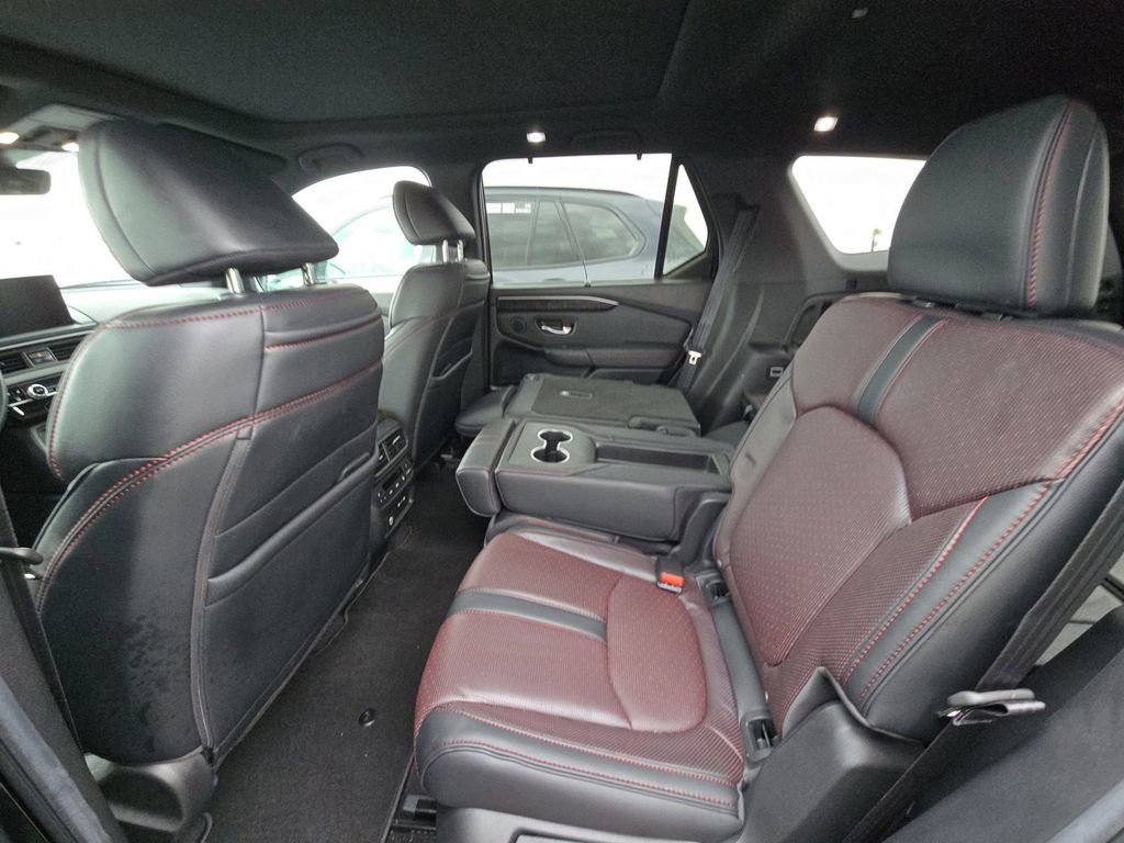 Used 2025 Honda Pilot Black Edition image 20