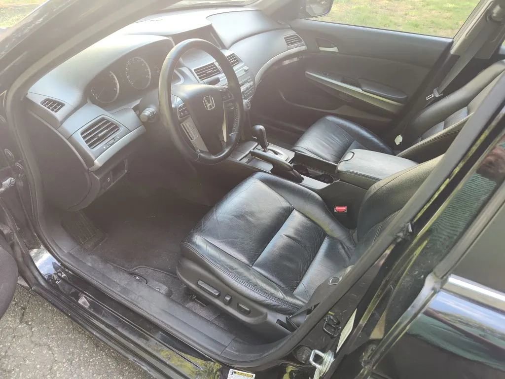 Used 2010 Honda Accord EX-L image 9