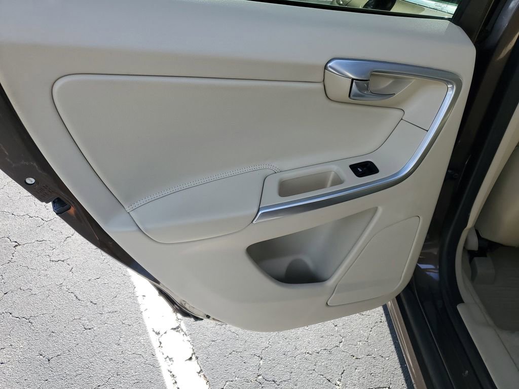 Used 2015 Volvo XC60 T5 w/ Proximity Package image 17