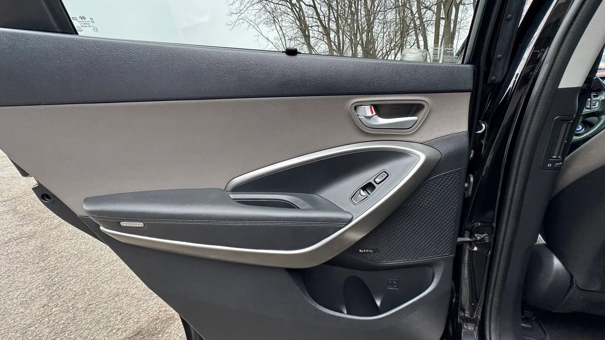 Used 2017 Hyundai Santa Fe AWD image 15