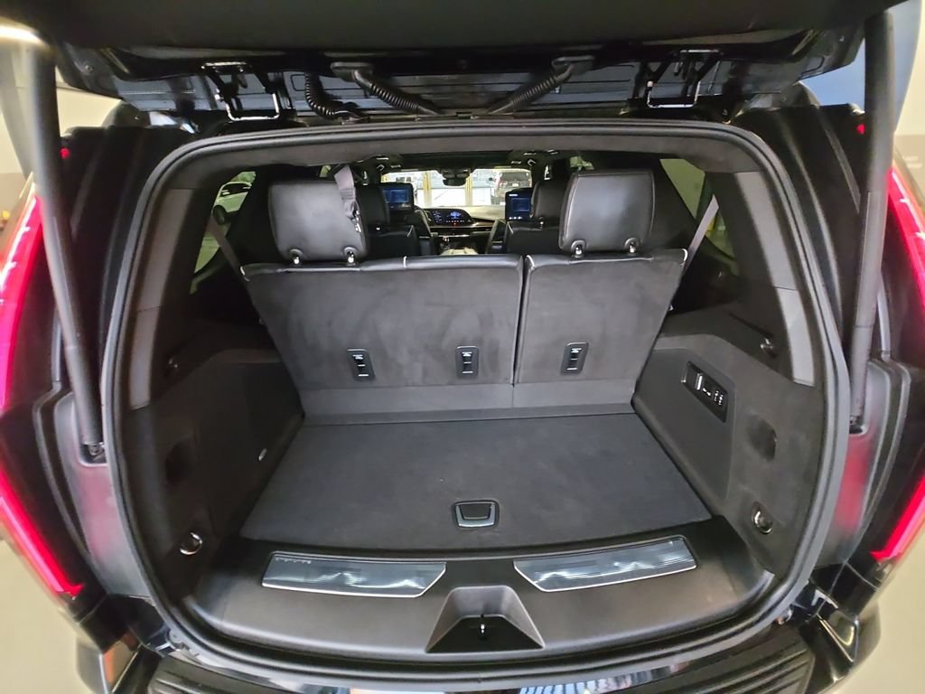 Certified 2023 Cadillac Escalade Premium Luxury Platinum w/ Heavy-Duty Trailer Package AWD/4WD image 23