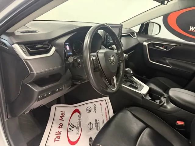 Used 2021 Toyota RAV4 XLE Premium image 13