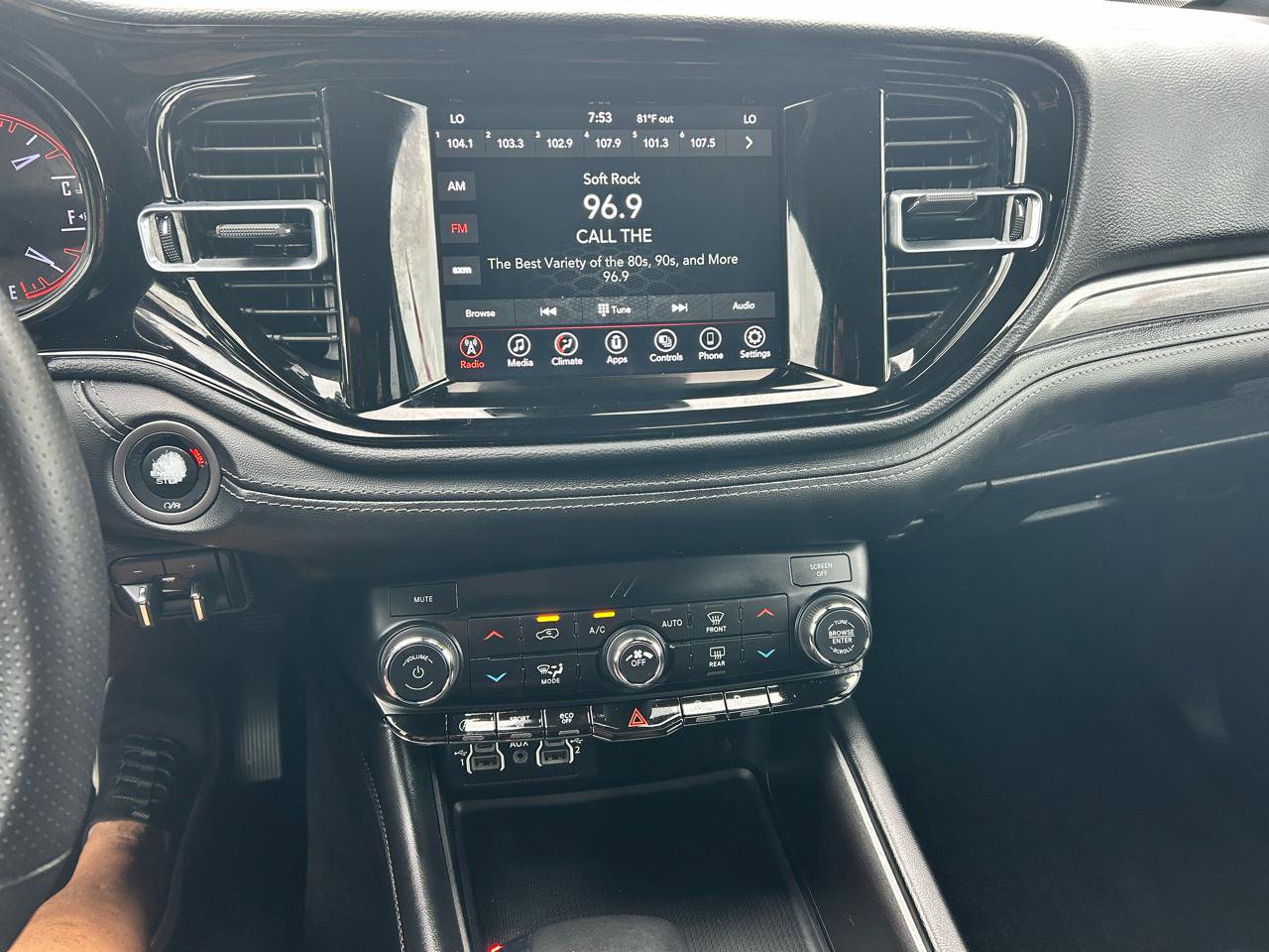 Used 2023 Dodge Durango SXT Launch Edition RWD image 4