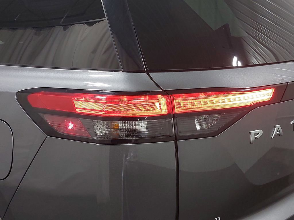 Used 2025 Nissan Pathfinder SV image 36