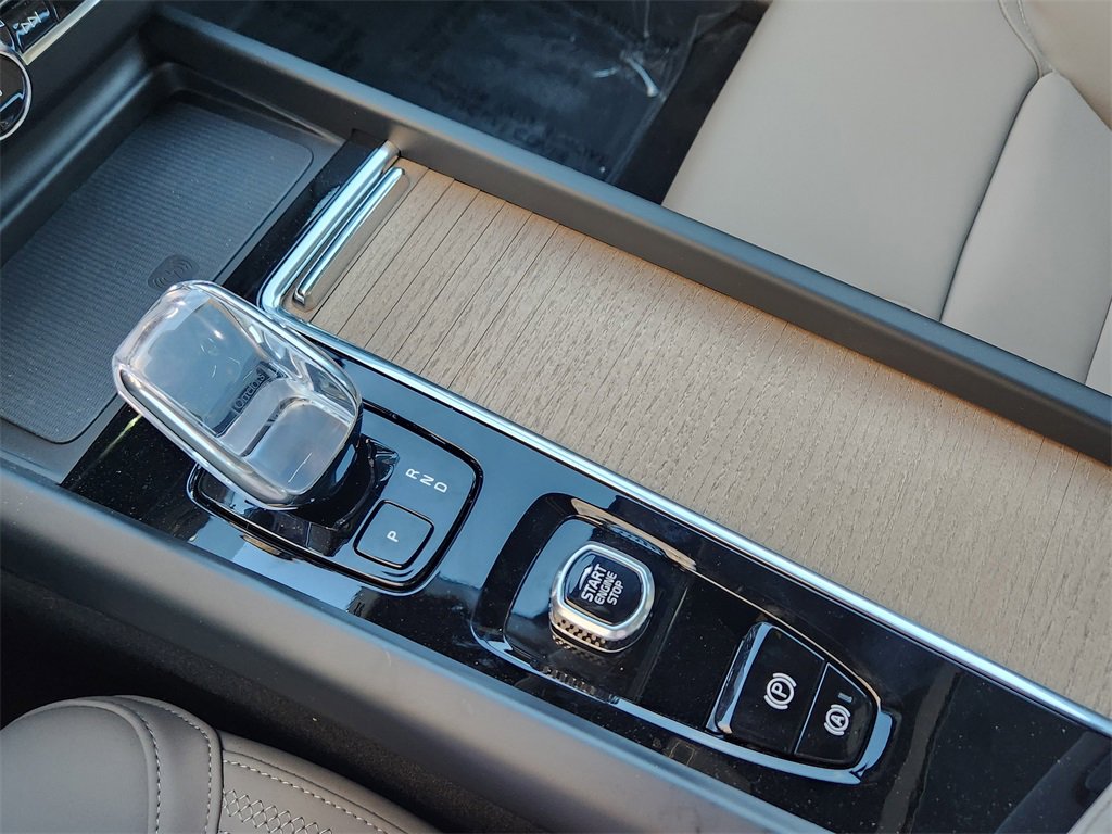 New 2026 Volvo XC60 B5 Plus w/ Climate Package image 10