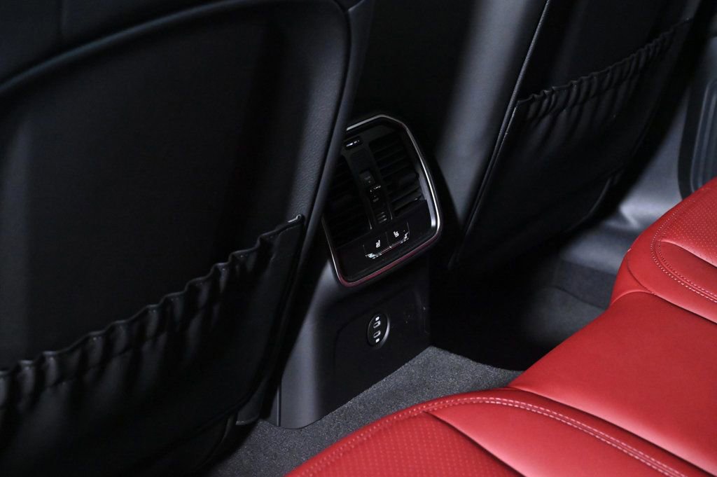 Certified 2025 Porsche Macan Turbo image 20