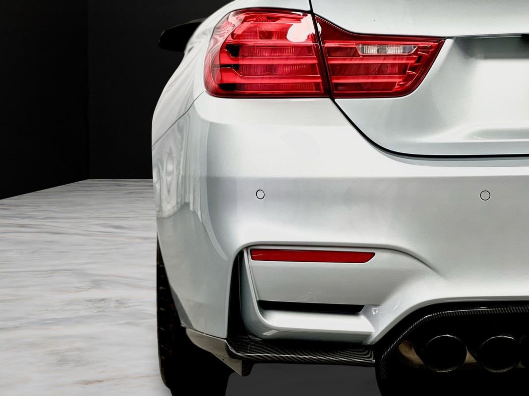 Used 2017 BMW M4 Coupe w/ Executive Package RWD image 34