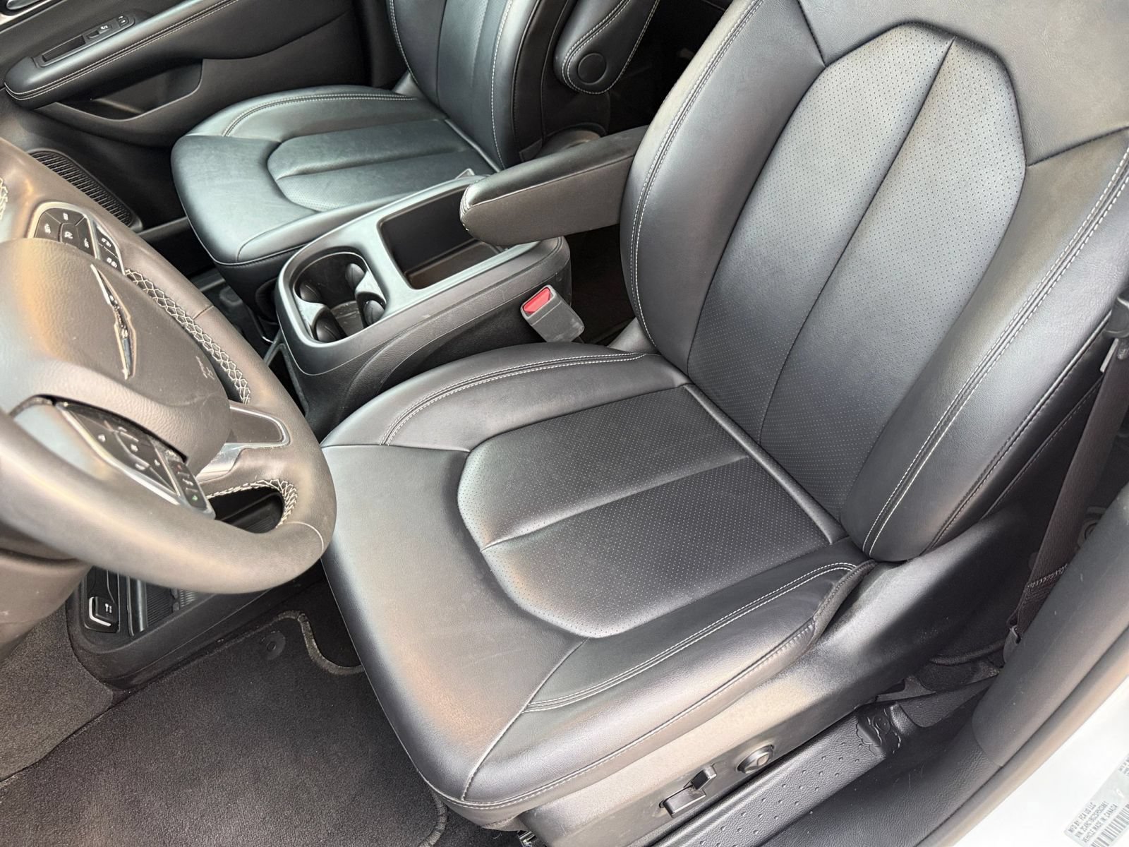 Used 2025 Chrysler Pacifica Select FWD image 37