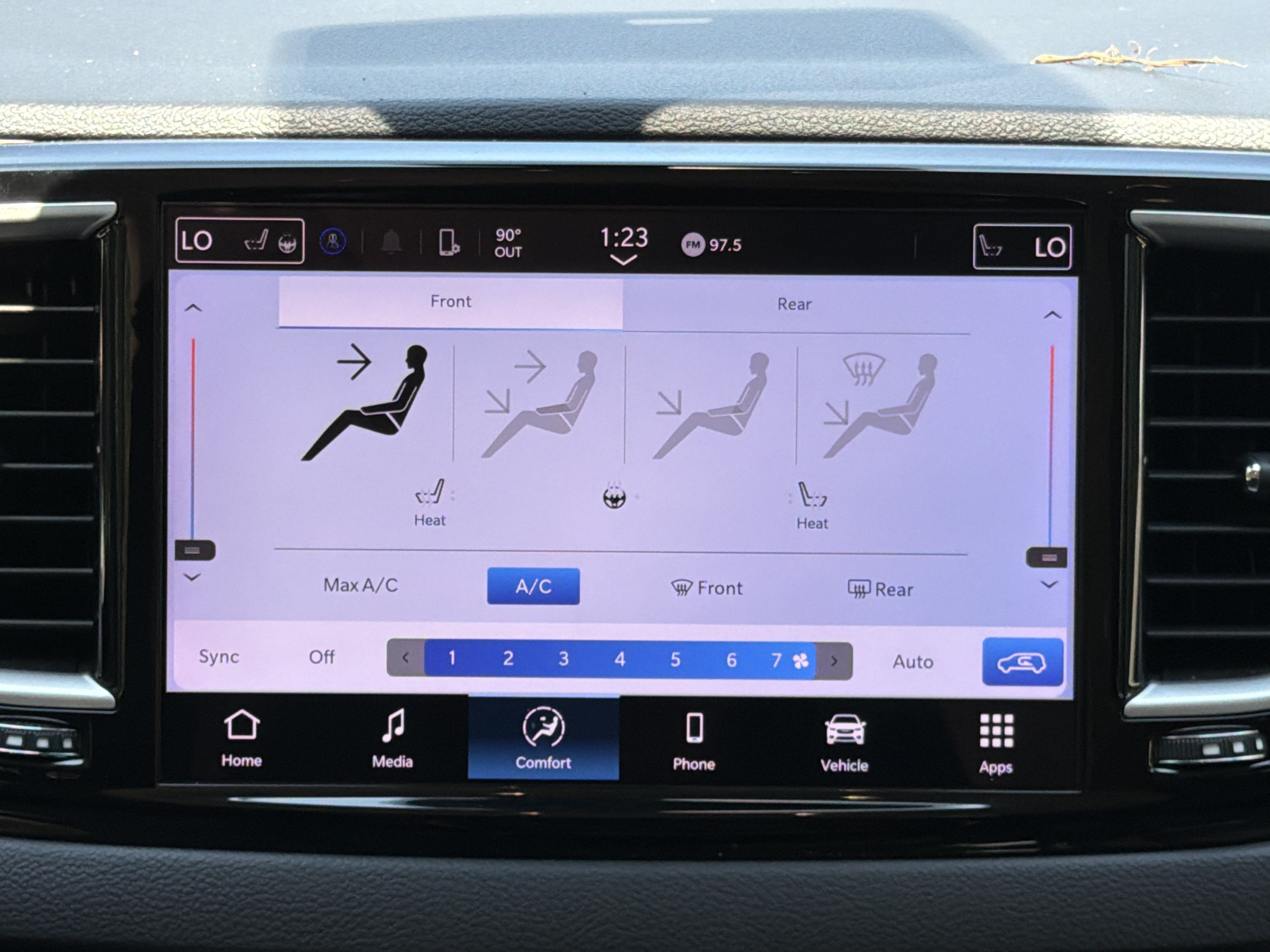 Used 2024 Chrysler Pacifica Touring-L FWD image 5