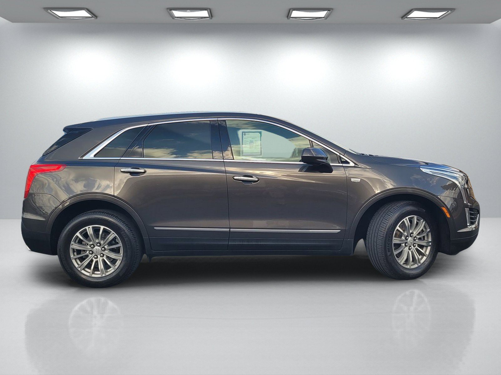 Used 2019 Cadillac XT5 Luxury FWD image 3
