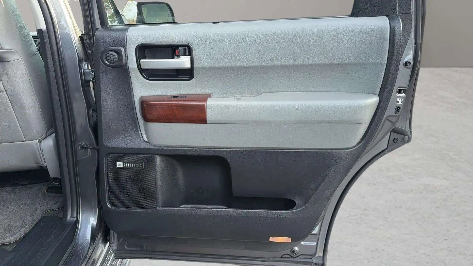 Used 2016 Toyota Sequoia Platinum image 15