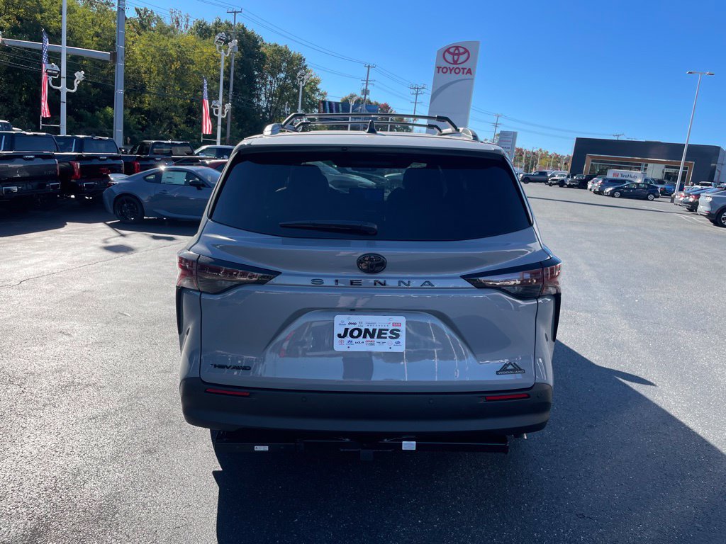 New 2026 Toyota Sienna XLE Woodland Edition AWD/4WD image 6