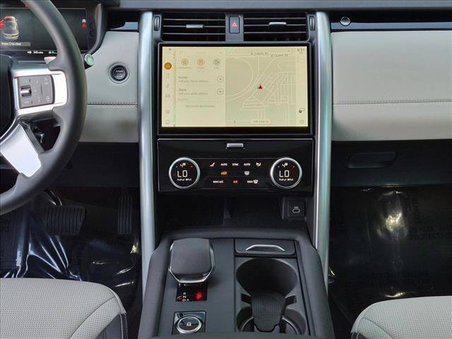Certified 2025 Land Rover Discovery S AWD/4WD image 15