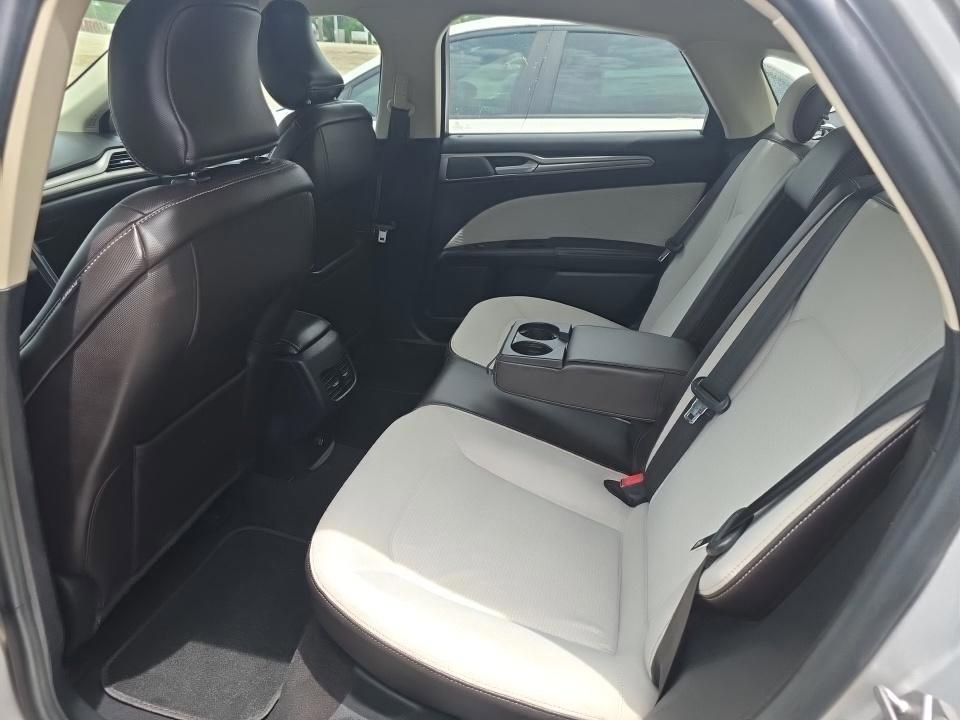 Used 2019 Ford Fusion SE w/ Equipment Group 151A FWD image 7