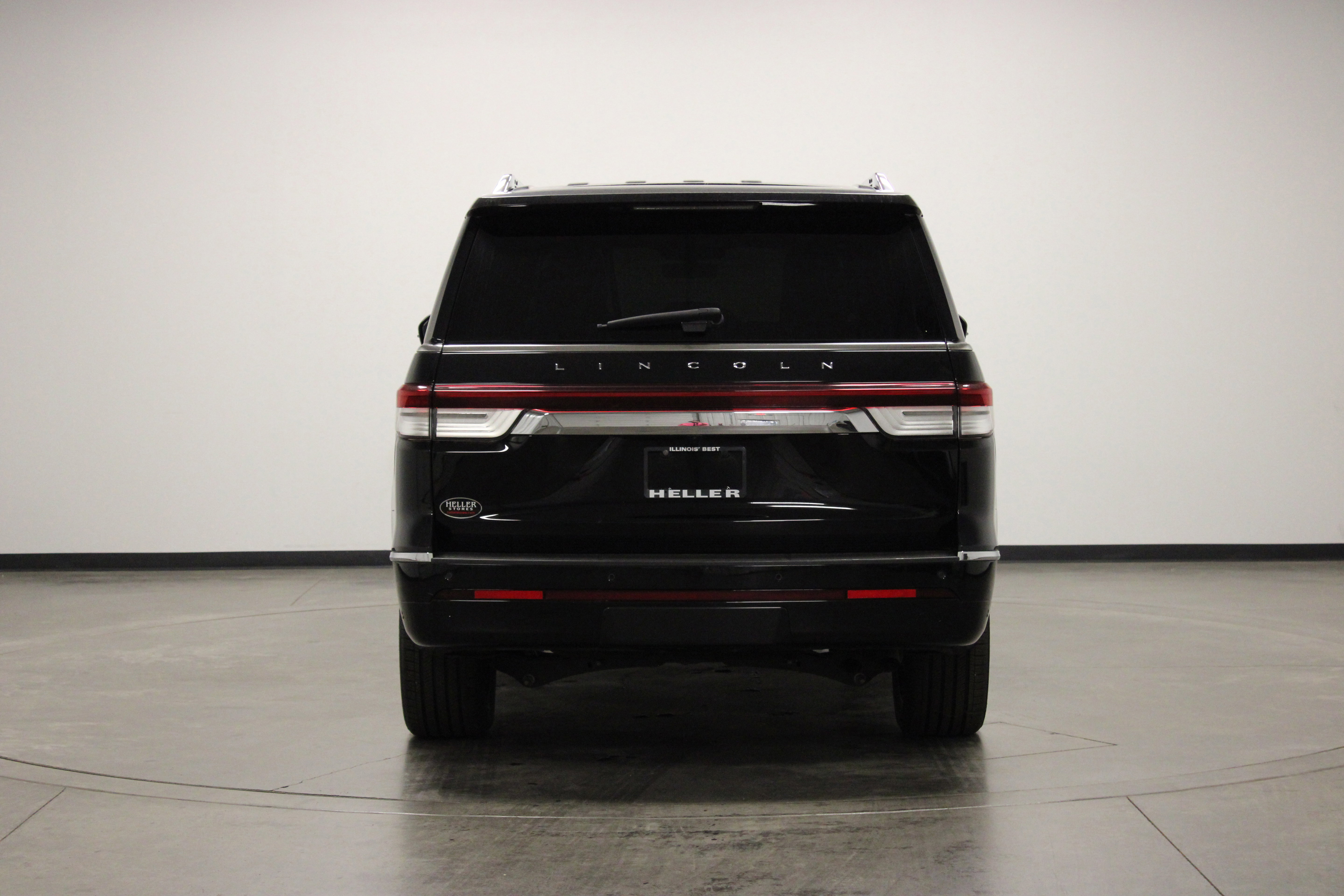 Used 2023 Lincoln Navigator L Reserve AWD/4WD image 7