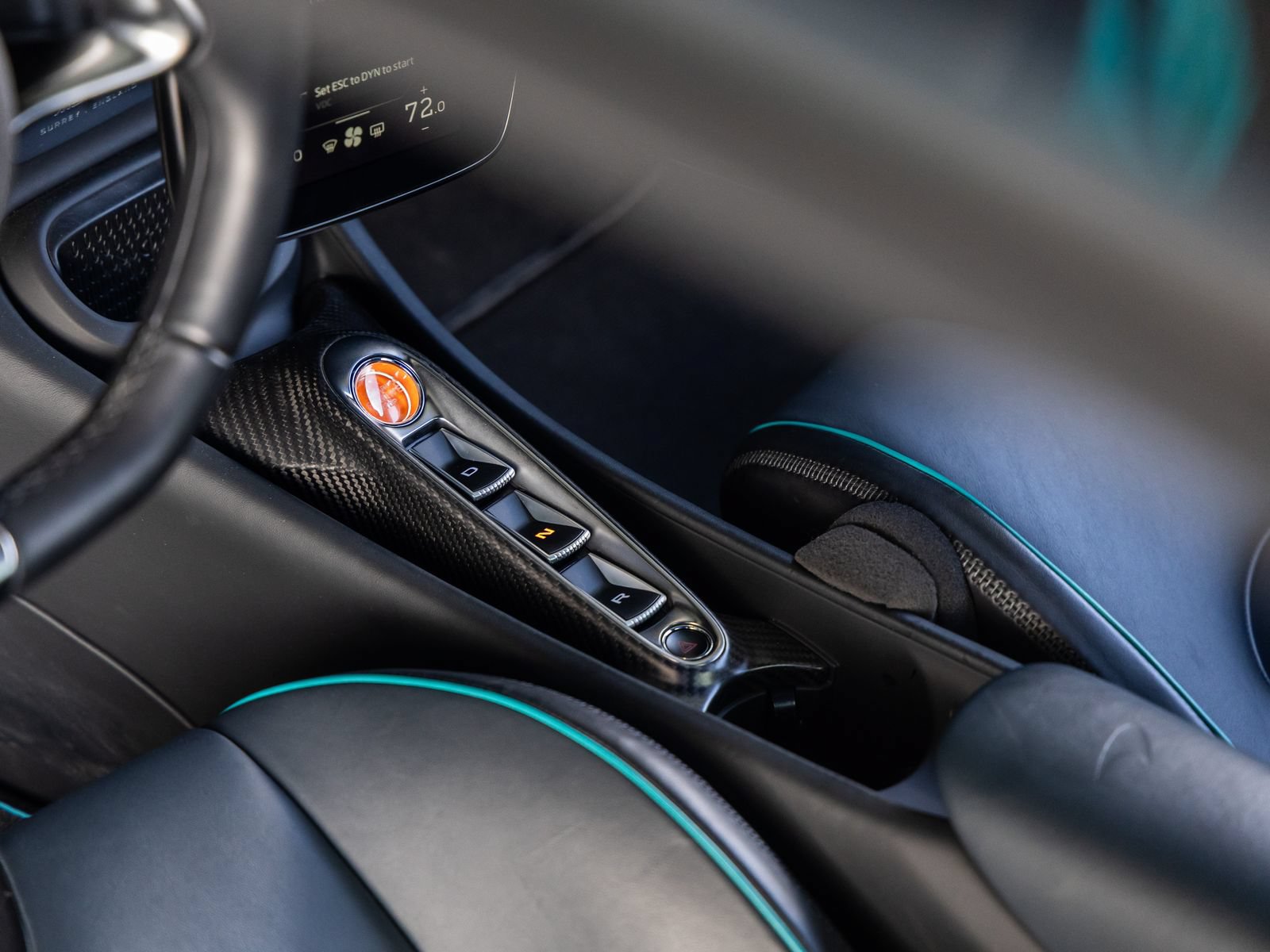Used 2025 McLaren Artura Spider RWD image 33