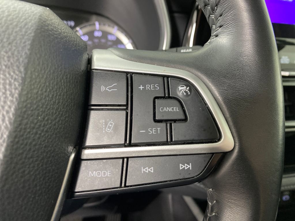 Used 2024 Toyota Highlander XLE image 16