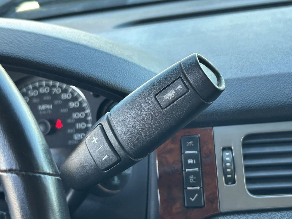 Used 2011 GMC Sierra 3500 SLT w/ SLT Convenience Package image 31