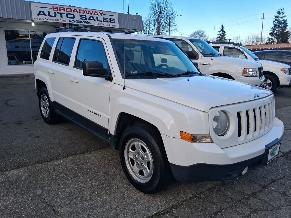 Used 2014 Jeep Patriot Sport w/ Power Value Group FWD image 2