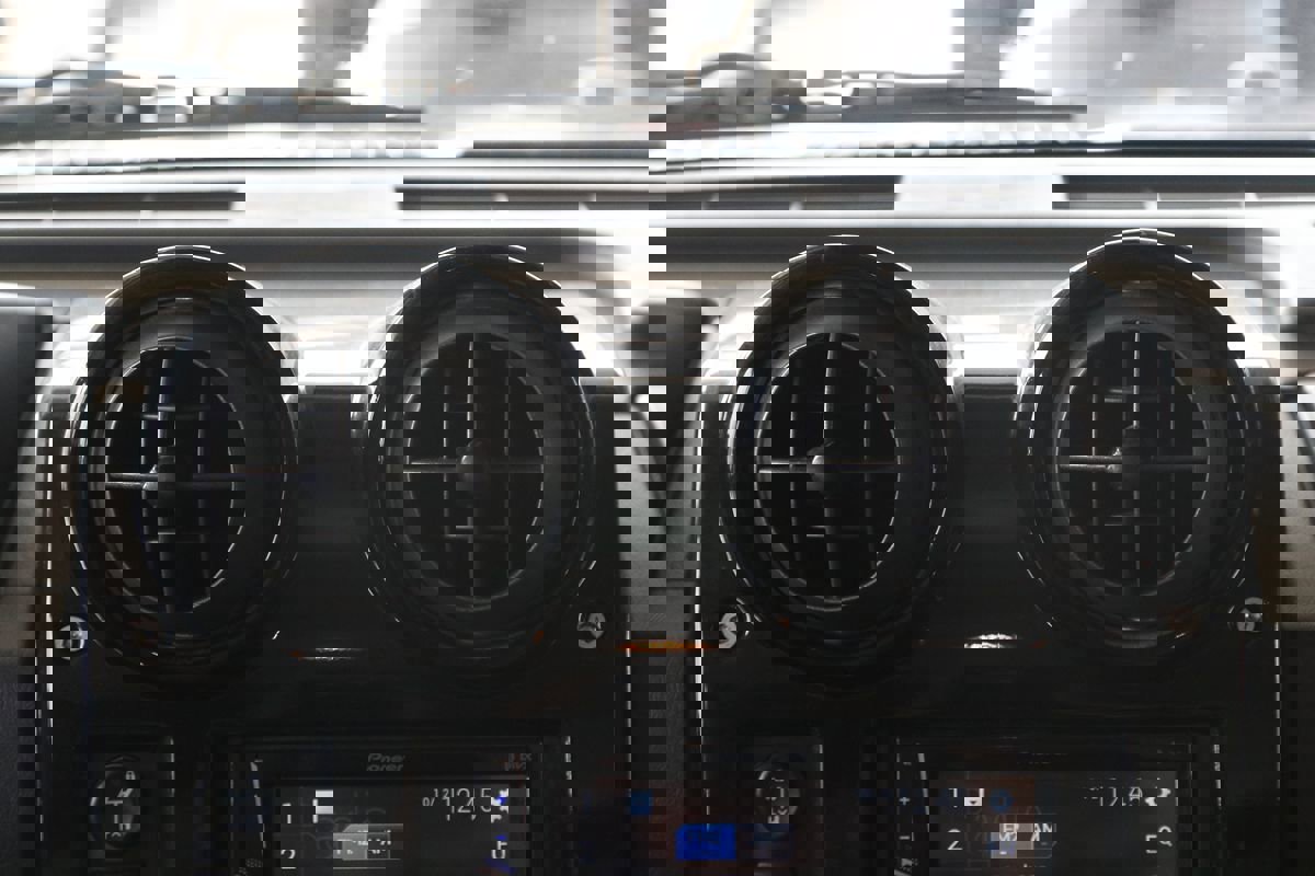 Used 2004 HUMMER H2 w/ Preferred Equipment Group image 17