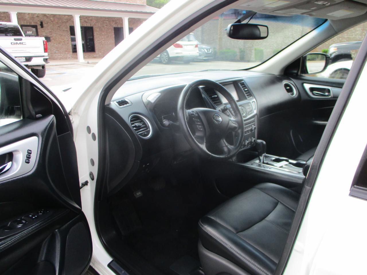 Used 2019 Nissan Pathfinder SL image 12