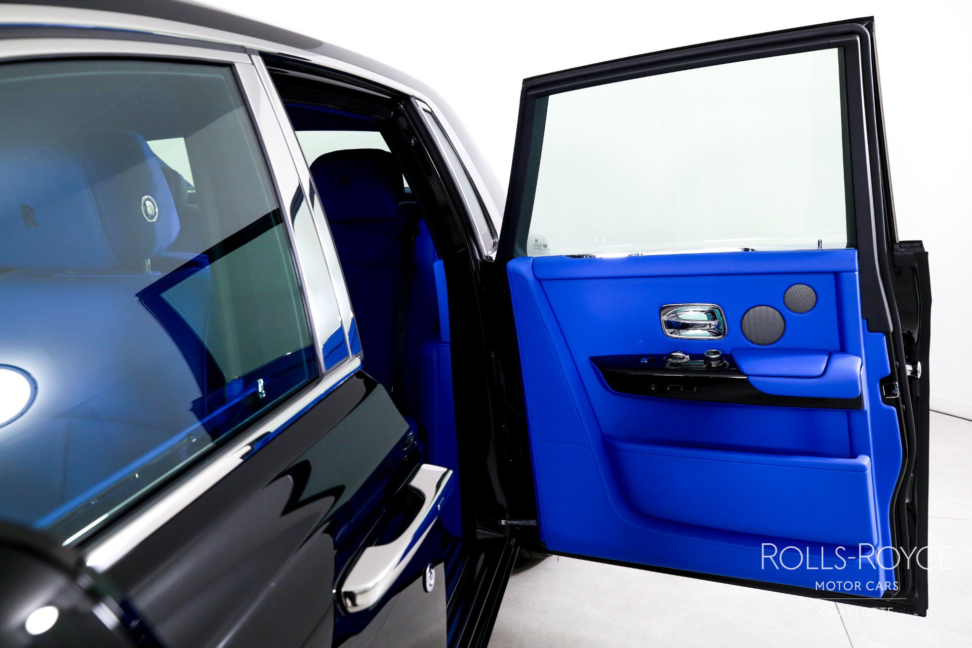 New 2027 Rolls-Royce Phantom Sedan RWD image 18
