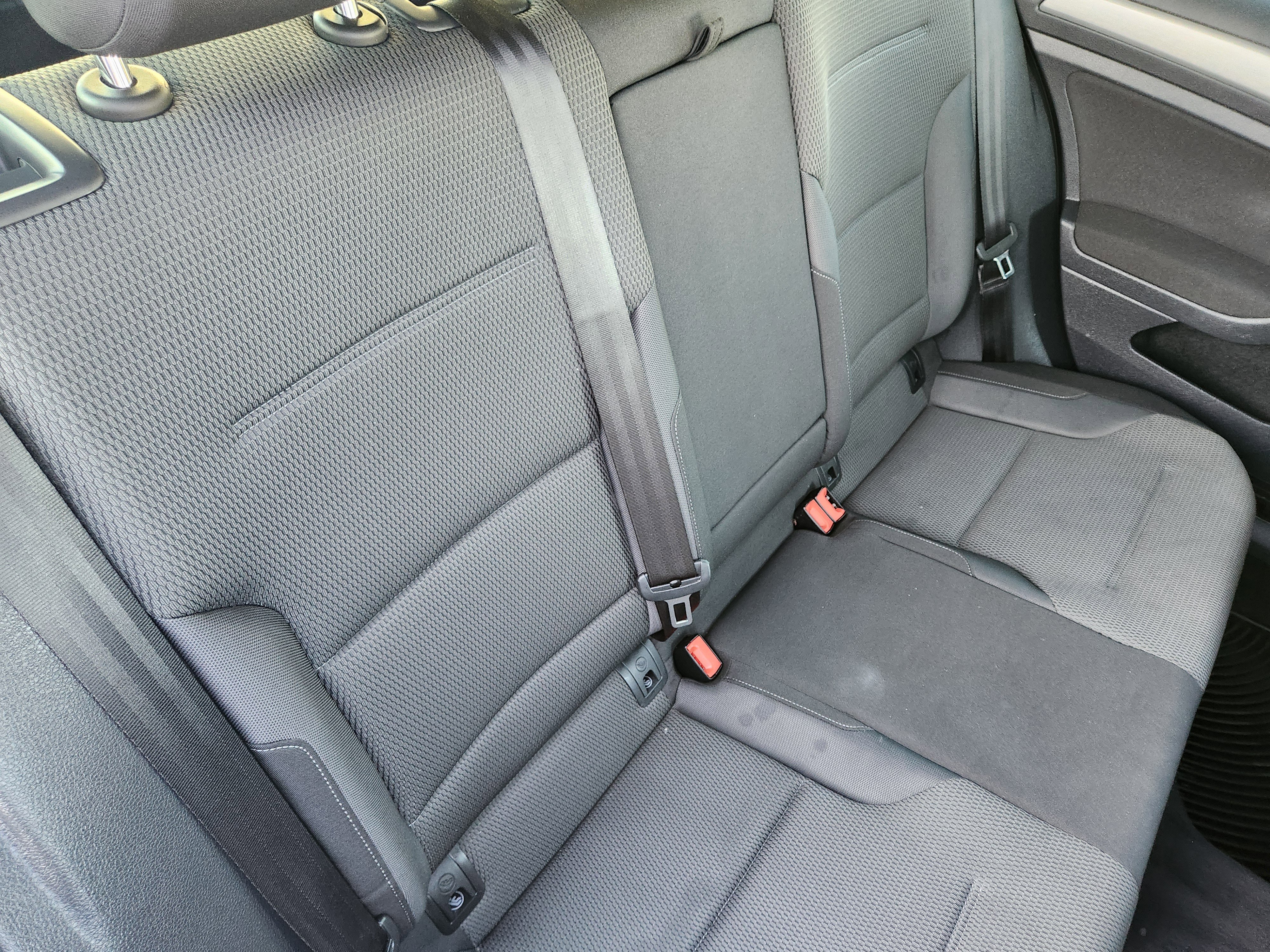 Used 2016 Volkswagen Golf S image 24