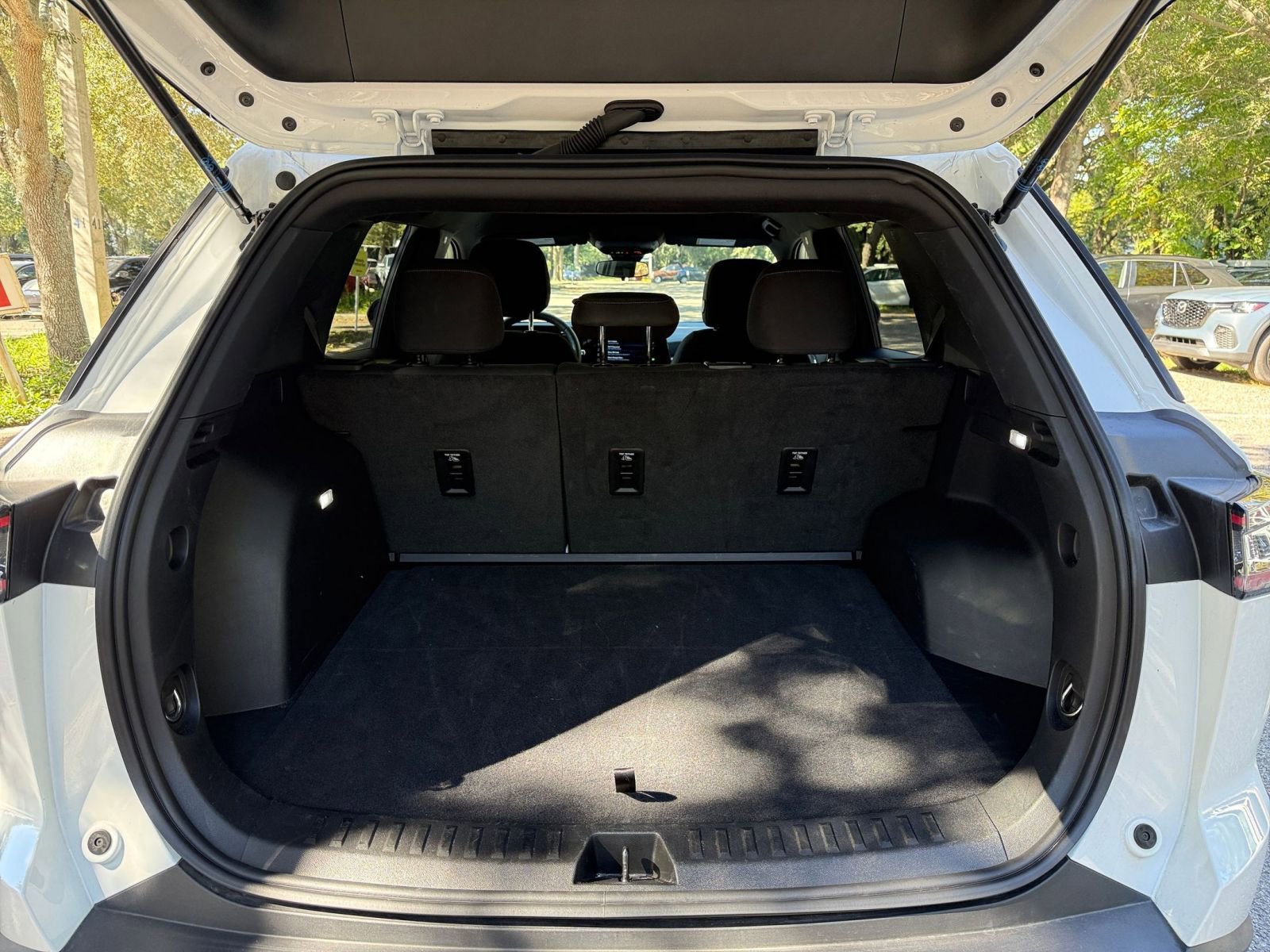 Used 2025 Chevrolet Equinox LT image 24