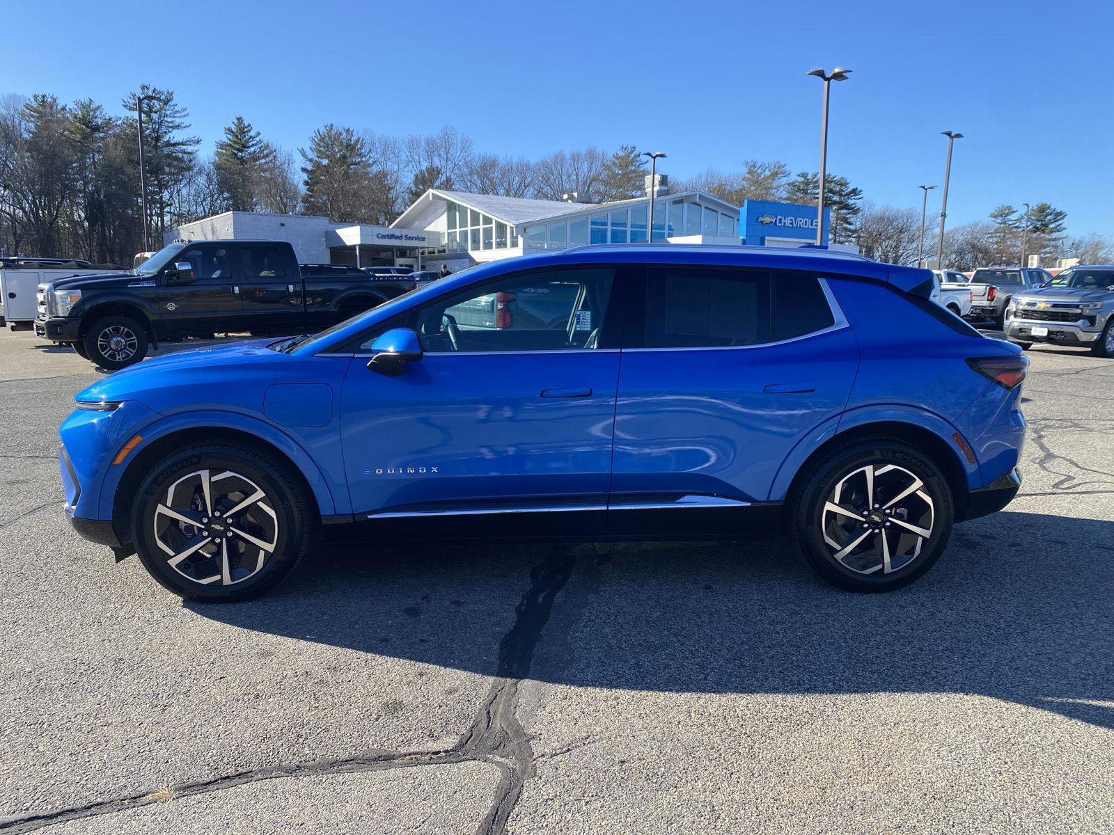 Used 2025 Chevrolet Equinox EV LT w/ Convenience Package image 4