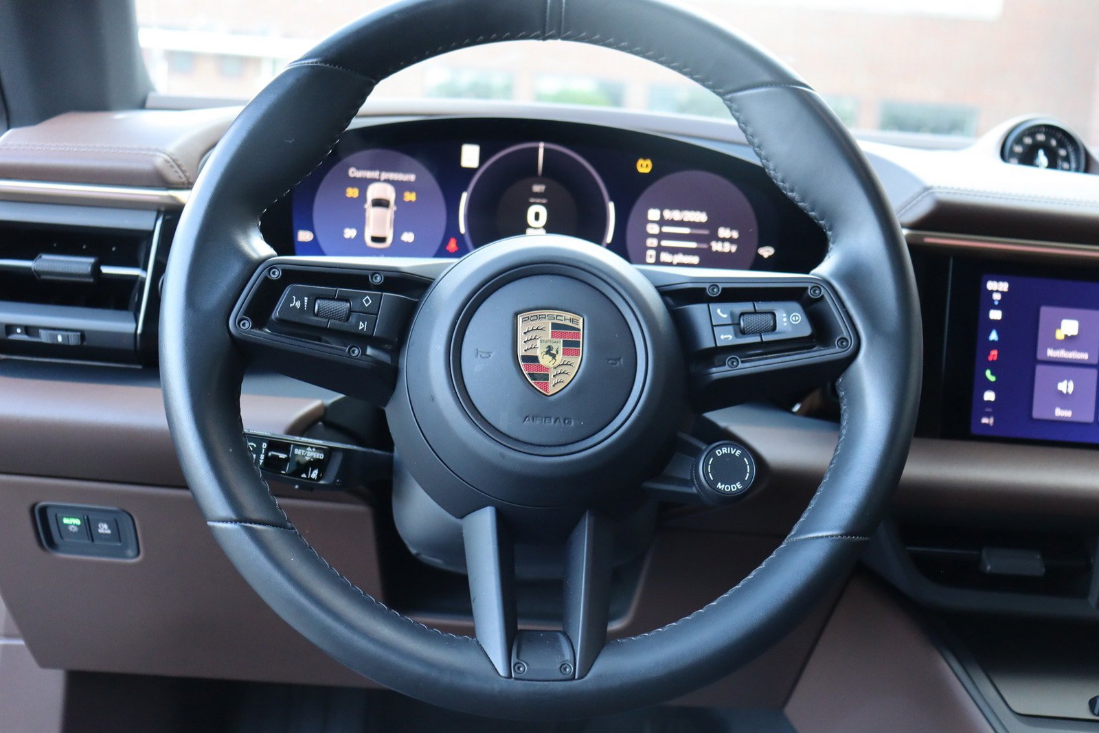 Used 2025 Porsche Macan 4S Electric AWD/4WD image 24