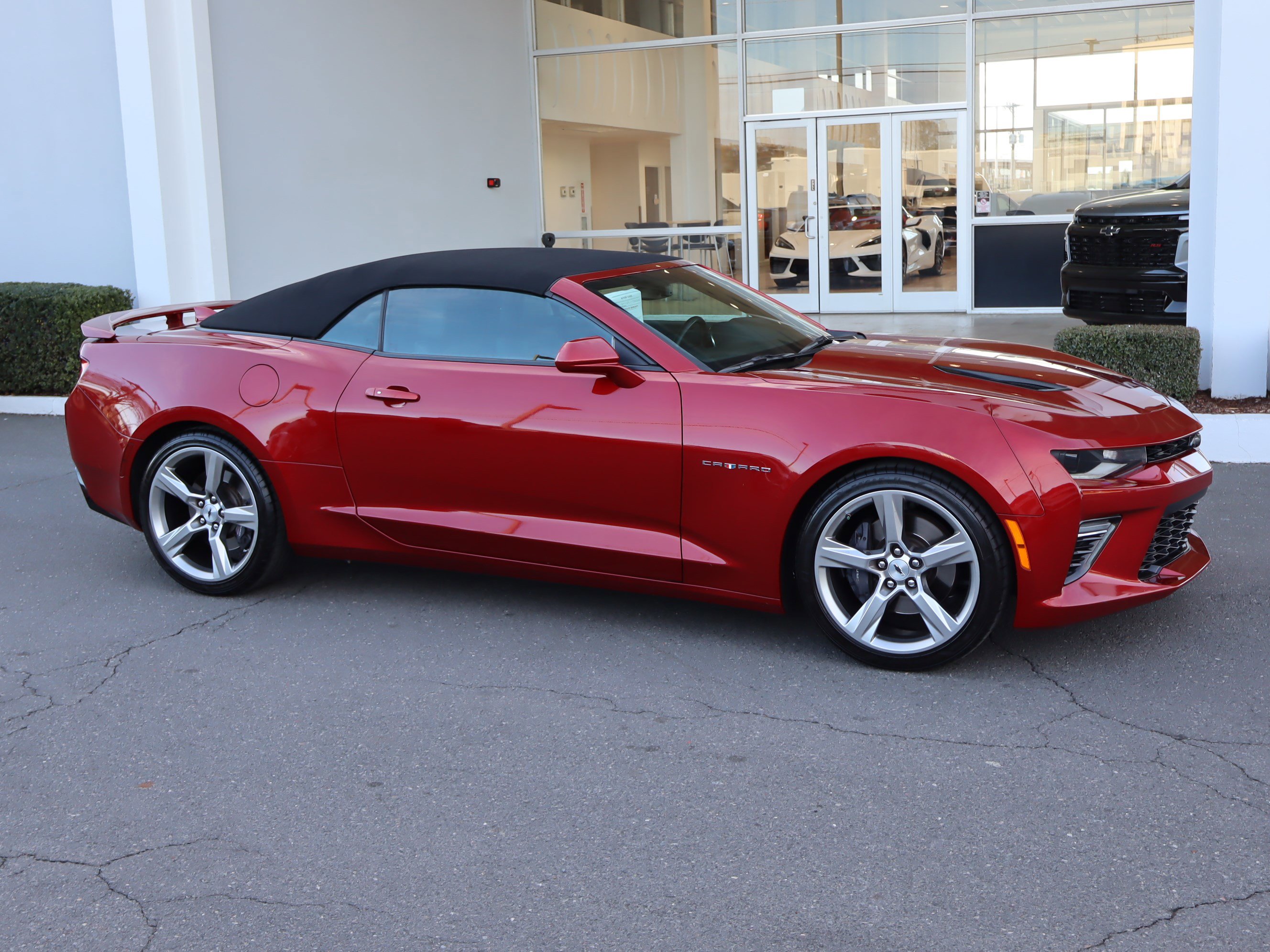 Used 2018 Chevrolet Camaro SS image 2