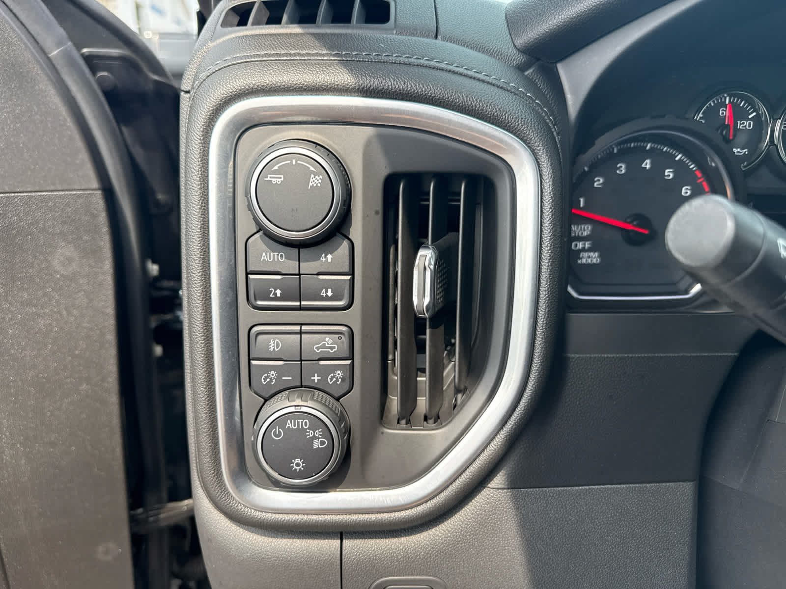 Certified 2019 Chevrolet Silverado 1500 RST AWD/4WD image 13