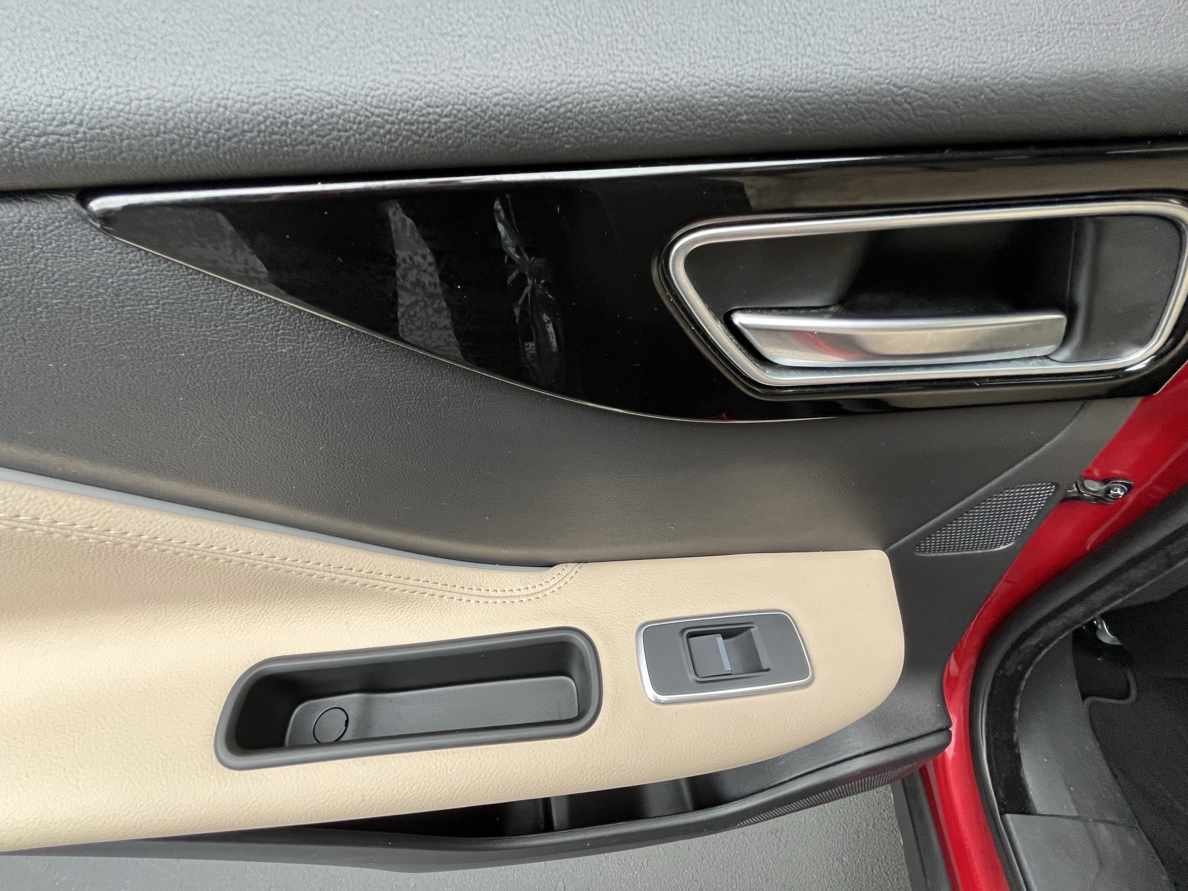 Used 2018 Jaguar F-PACE Premium image 30