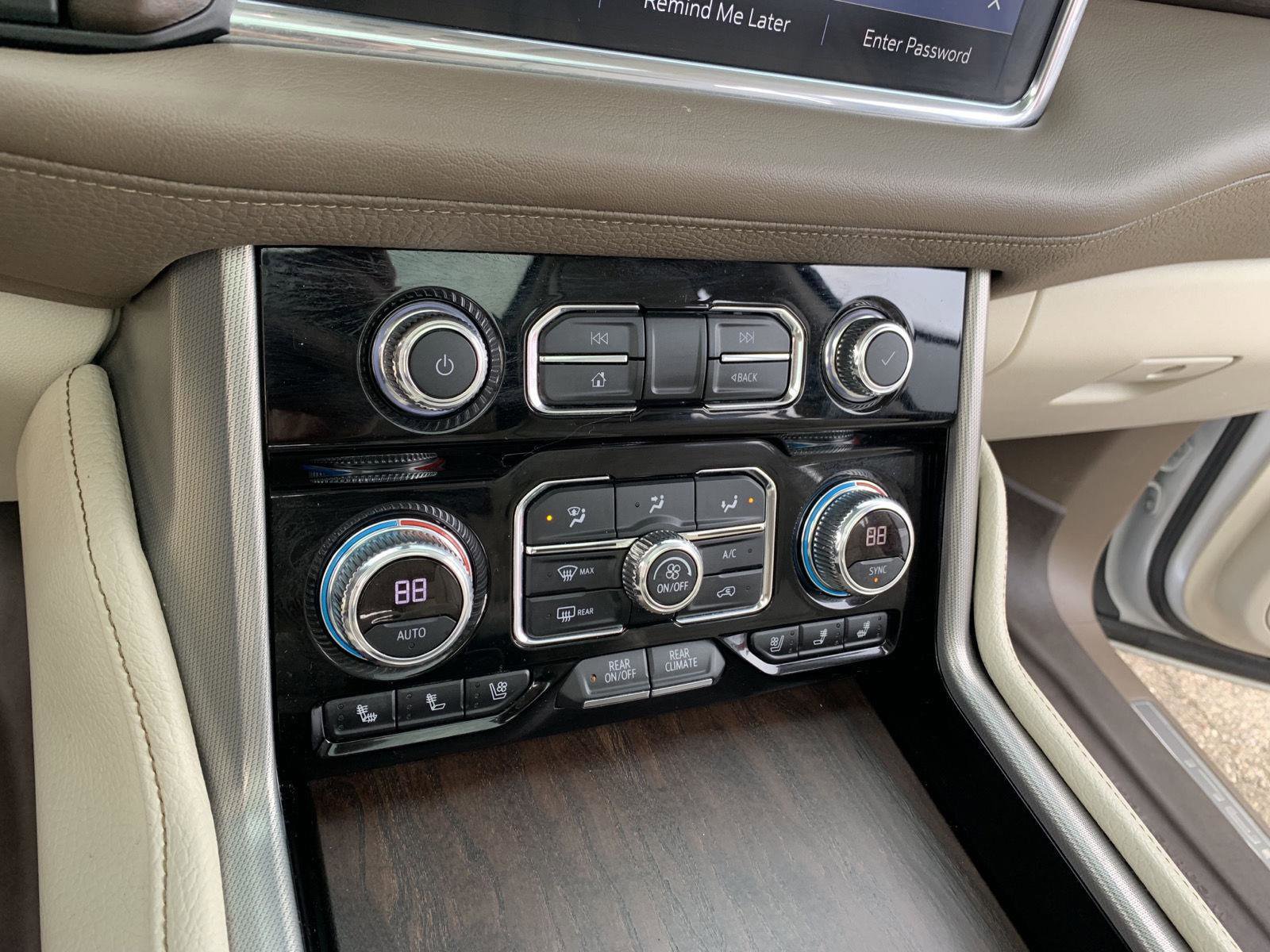 Used 2021 GMC Yukon XL Denali w/ Denali Premium Package image 12