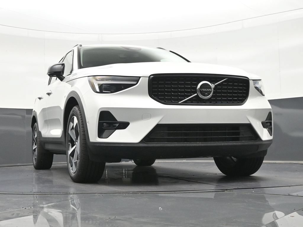 New 2026 Volvo XC40 B5 Plus w/ Protection Package Premier AWD/4WD image 27