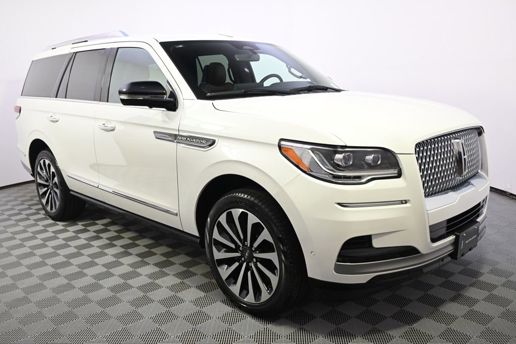 Used 2024 Lincoln Navigator Reserve AWD/4WD image 8